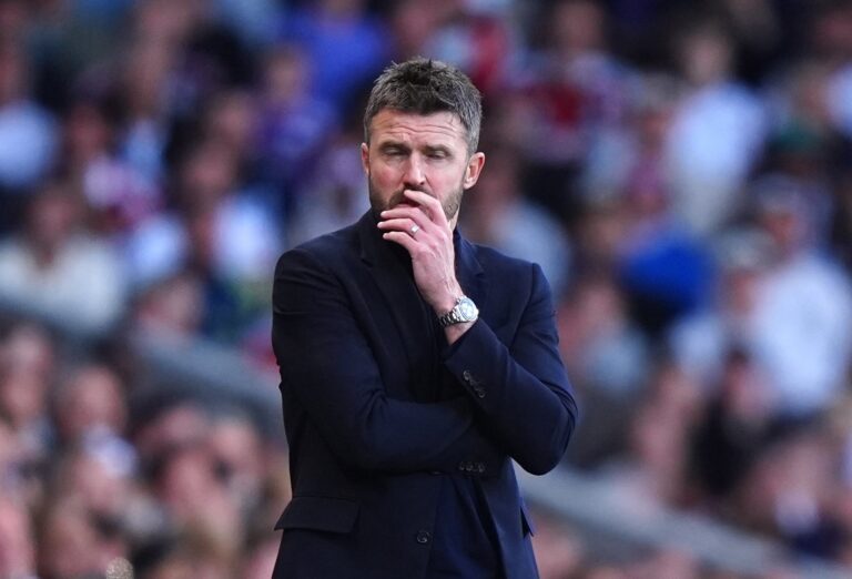 Michael Carrick reacts to Man United defeat against Atlético Madrid
