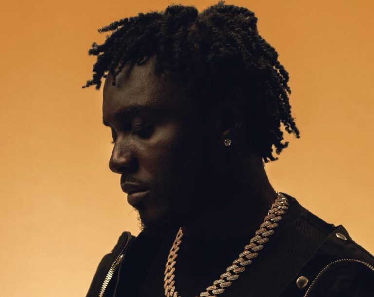 Okwantunii Lyrics by Kweku Smoke